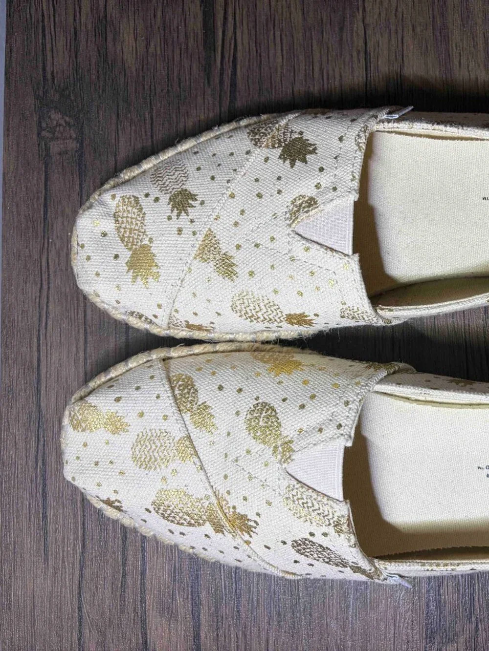 Toms Shoes Alpargatas Gold Pineapples Size 7.5